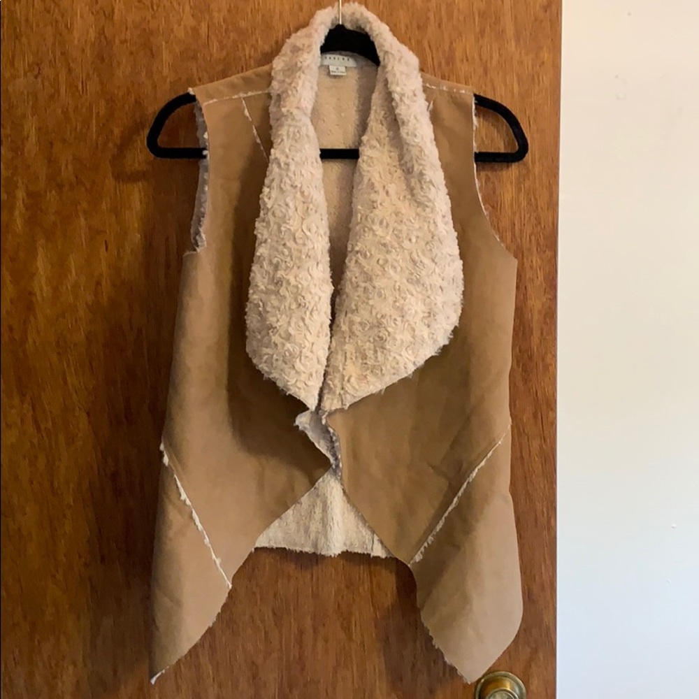 Camel vest